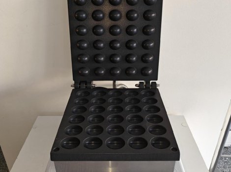 Вафельниця EWT INOX WB30N